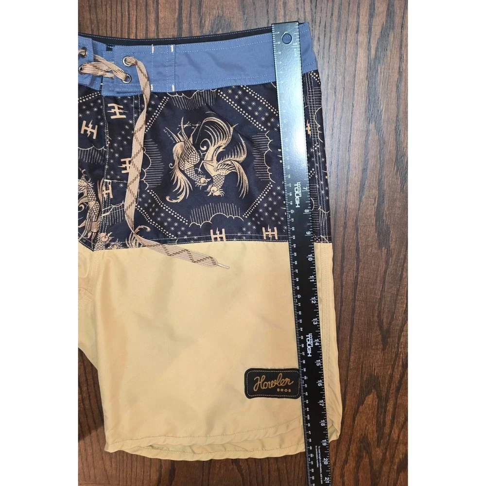 Howler Bros Men Rooster Print Board Shorts Size 33 Tan Blue swim trunks shorts